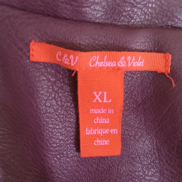 Faux leather, vest w/zippered pockets. Burgundy size XL - Picture 3 of 4